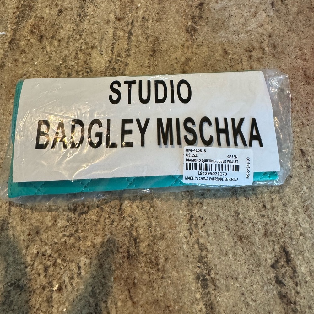 NWT Badgley Mischka Green Diamond Quilting Cover